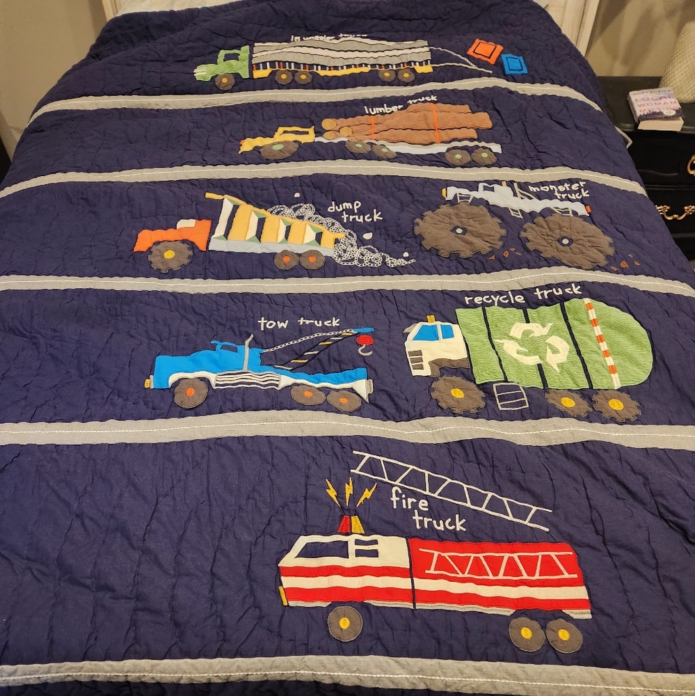 Pottery barn kids full/queen quilt with full sheet set.